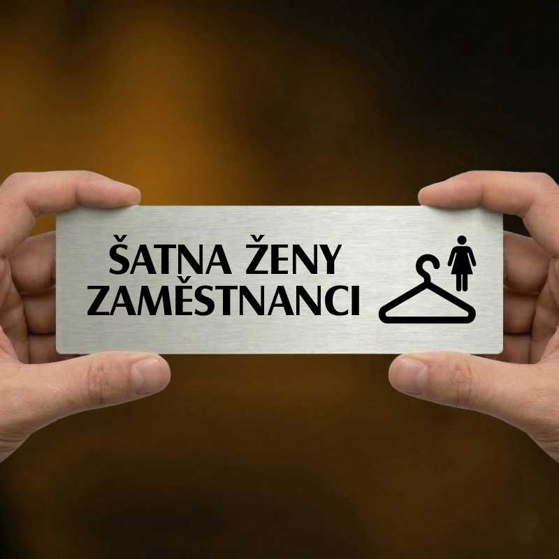 Šatna ženy zaměstnanci, 240x79mm, zlatá popiska s okrasným rámečkem  