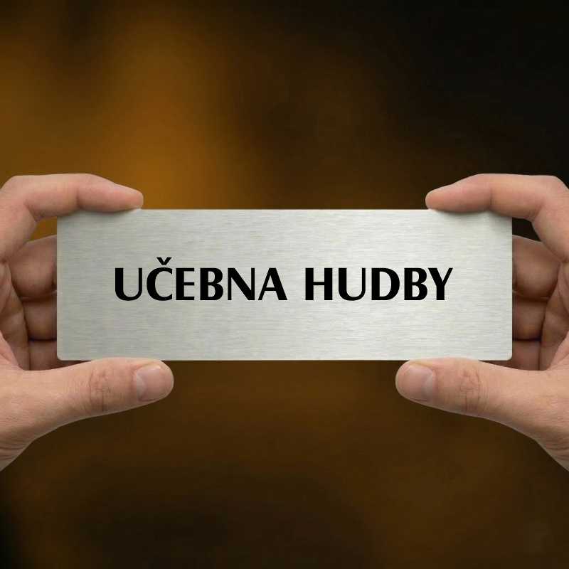 Učebna hudby, 200x66mm, stříbrná popiska s imitacemi šroubků