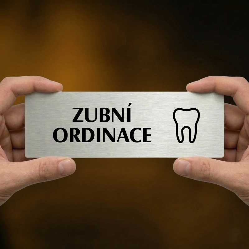 Zubní ordinace, 240x79mm, stříbrná popiska s ozdobou uprostřed