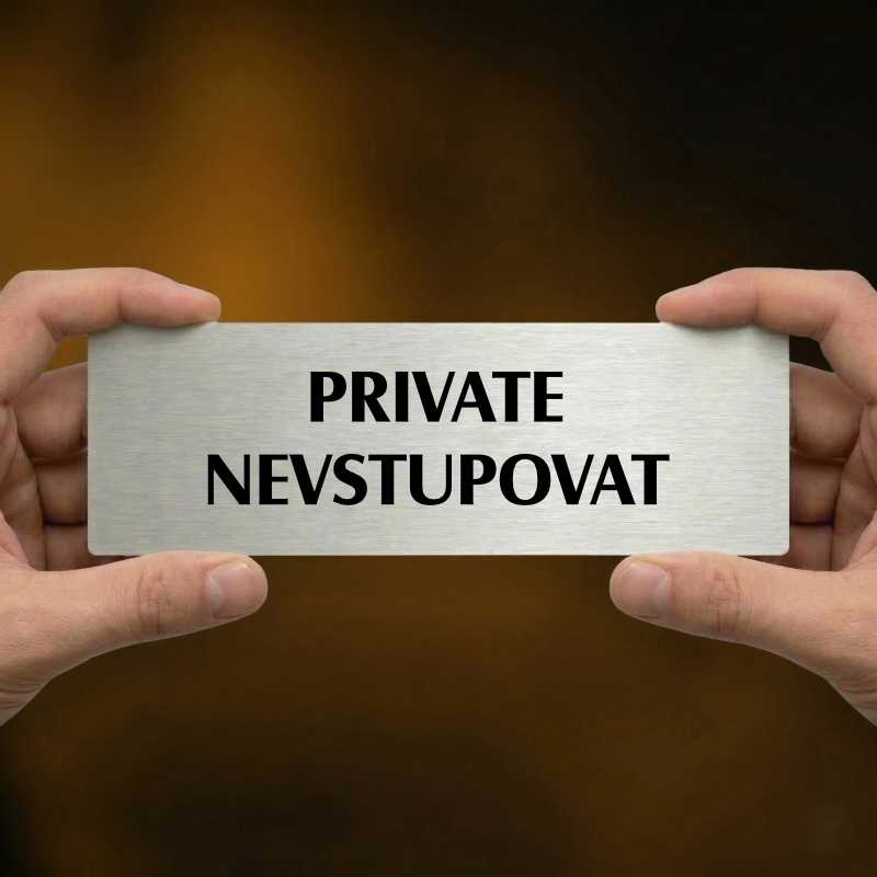 Private, 240x79mm, stříbrná popiska s imitacemi šroubků