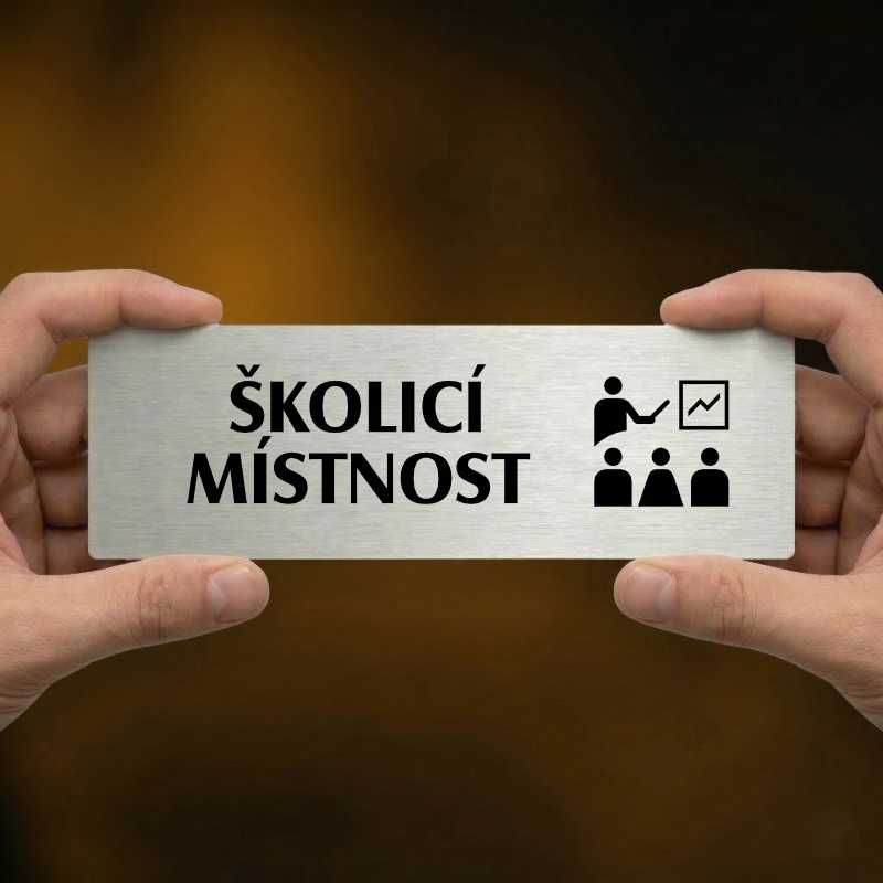 Školicí místnost, 200x66mm, stříbrná popiska 