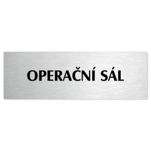 Operační sál, stříbrná popiska na dveře