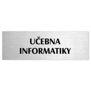 Učebna informatiky, stříbrná popiska na dveře