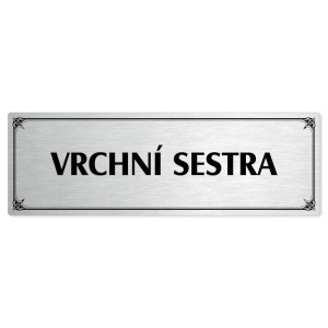 Vrchní sestra, 240x79mm, stříbrná popiska s okrasným rámečkem  