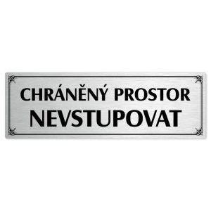 Chráněný prostor, 240x79mm, stříbrná popiska s okrasným rámečkem  