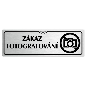 Zákaz fotografování, 240x79mm, stříbrná popiska s ozdobou uprostřed