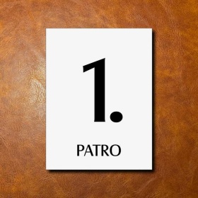 1 PATRO, bílá cedulka 150x200mm 