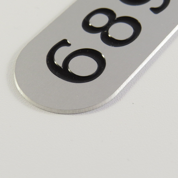 Číslo na dveře typ 8 – stříbrné matné, barvené, 60x27mm
